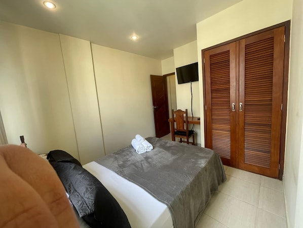 1 bedroom, iron/ironing board, internet, bed sheets