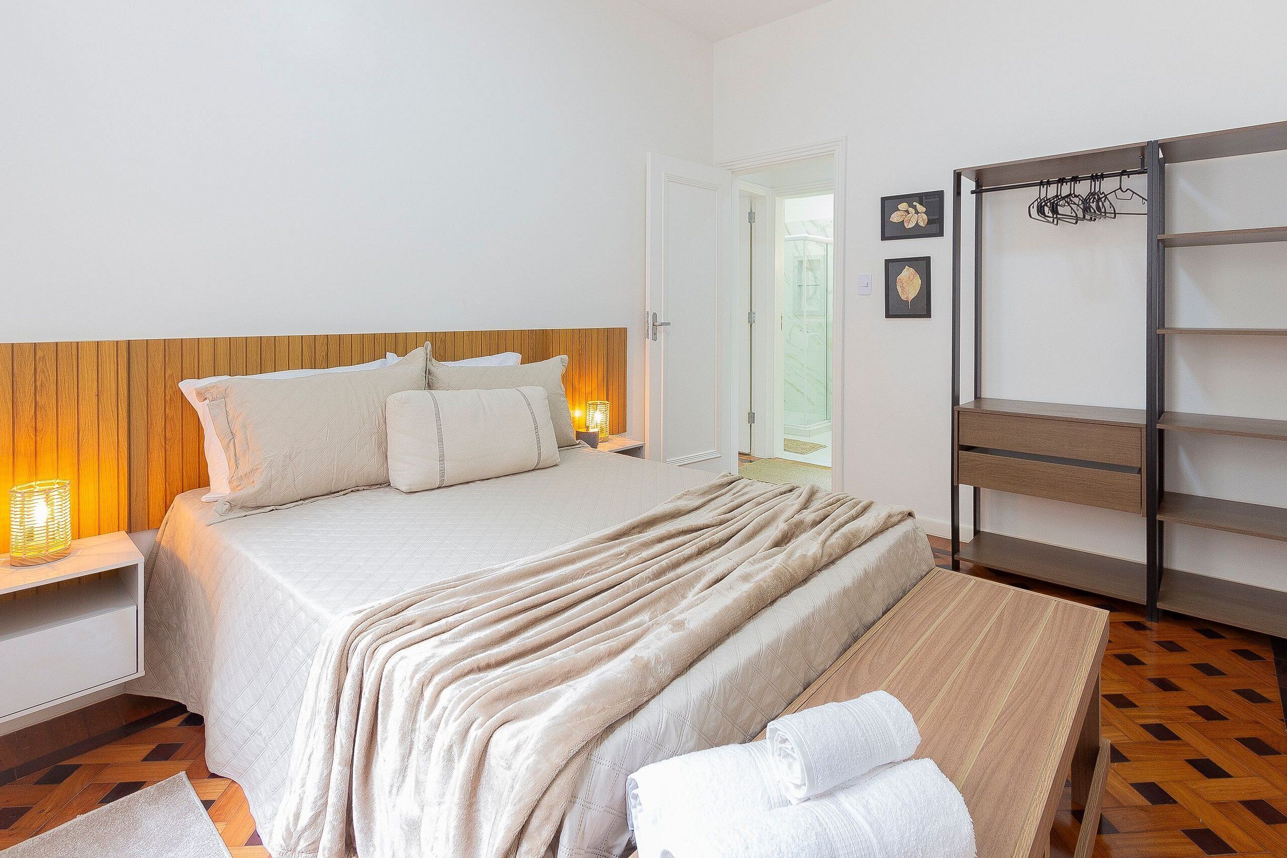 3 habitaciones, tabla de planchar con plancha y internet 