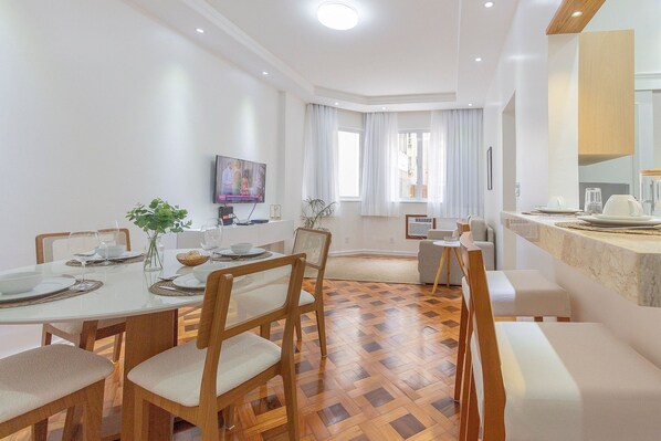 Dining - Paradise Found: Copacabana and Comfort United! (Rio de Janeiro)