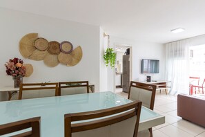 Dining - Comfortable 2BR Apt 5 Min to the Beach (Rio Janeiro)