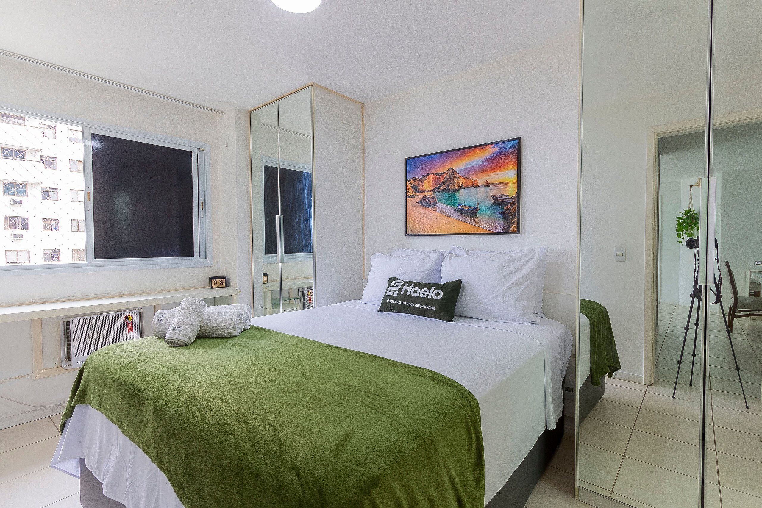 2 bedrooms, iron/ironing board, internet, bed sheets