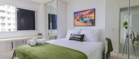 2 bedrooms, iron/ironing board, internet, bed sheets