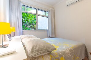 2 bedrooms, iron/ironing board, internet, bed sheets