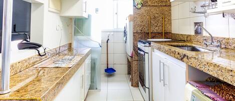 Fridge, microwave, oven, coffee/tea maker