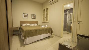 3 quartos, ferros/tábuas de passar roupa, Wi-Fi, roupa de cama