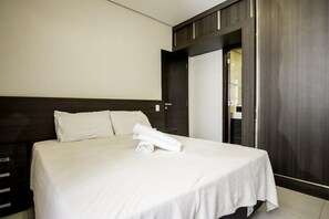 3 habitaciones, tabla de planchar con plancha, wifi y ropa de cama 