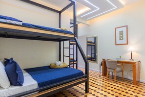 4 bedrooms, iron/ironing board, Internet, bed sheets