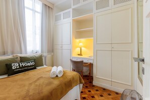 3 bedrooms, iron/ironing board, Internet, bed sheets - By the Beach between Copacabana and Ipanema (Rio de Janeiro)