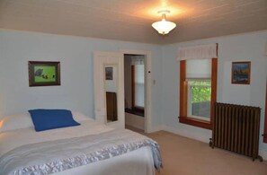 6 bedrooms, iron/ironing board, travel cot, free WiFi