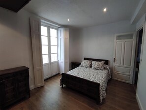 3 Schlafzimmer, Bügeleisen/Bügelbrett, Bettwäsche