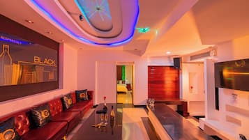 Deluxe Penthouse | Minibar, free WiFi, bed sheets