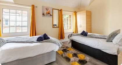 Spacious 3-bedroom house. Sleeps 6-8 people with WiFi, Netflix etc