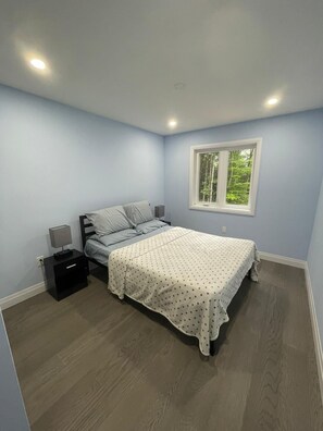 4 bedrooms, WiFi, bed sheets