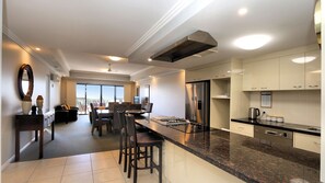 Microwave, oven, stovetop - Oceanfront Getaway: Your Perfect Beach side Retreat (Bargara)