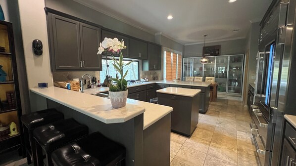 Microwave, oven, stovetop, dishwasher - Gorgeous 4-bedroom home in Westlake, Eanes school district. (Austin)