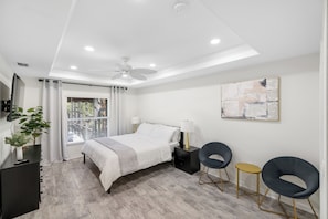 4 chambres, fer et planche à repasser, lit de bébé portatif, Wi-Fi