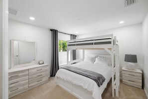 4 Schlafzimmer, Bügeleisen/Bügelbrett, Reisekinderbett, WLAN