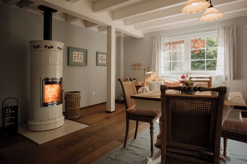 Charming Cottage with Garden and Fireplace