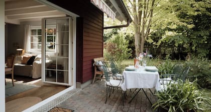 Charming Cottage with Garden and Fireplace