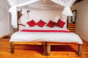 Quarto casal luxo, sacada, vista para a baía | Quartos à prova de som, Wi-Fi de cortesia, roupa de cama