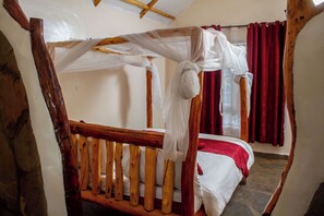 Soundproofing, free WiFi, bed sheets - Hillstone Safari Lodge (Kimana)