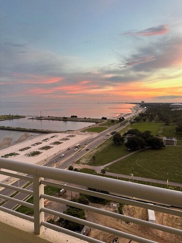 Vegas on the Gulf! Enjoy the sunset from the 16th floor balcony.