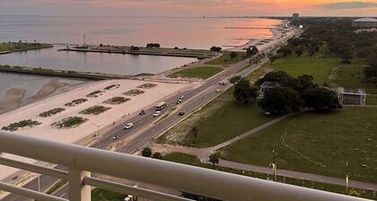 Vegas on the Gulf! Enjoy the sunset from the 16th floor balcony.