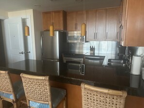 Fridge, microwave, oven, stovetop - Vegas on the Gulf! Enjoy the sunset from the 16th floor balcony. (Biloxi)