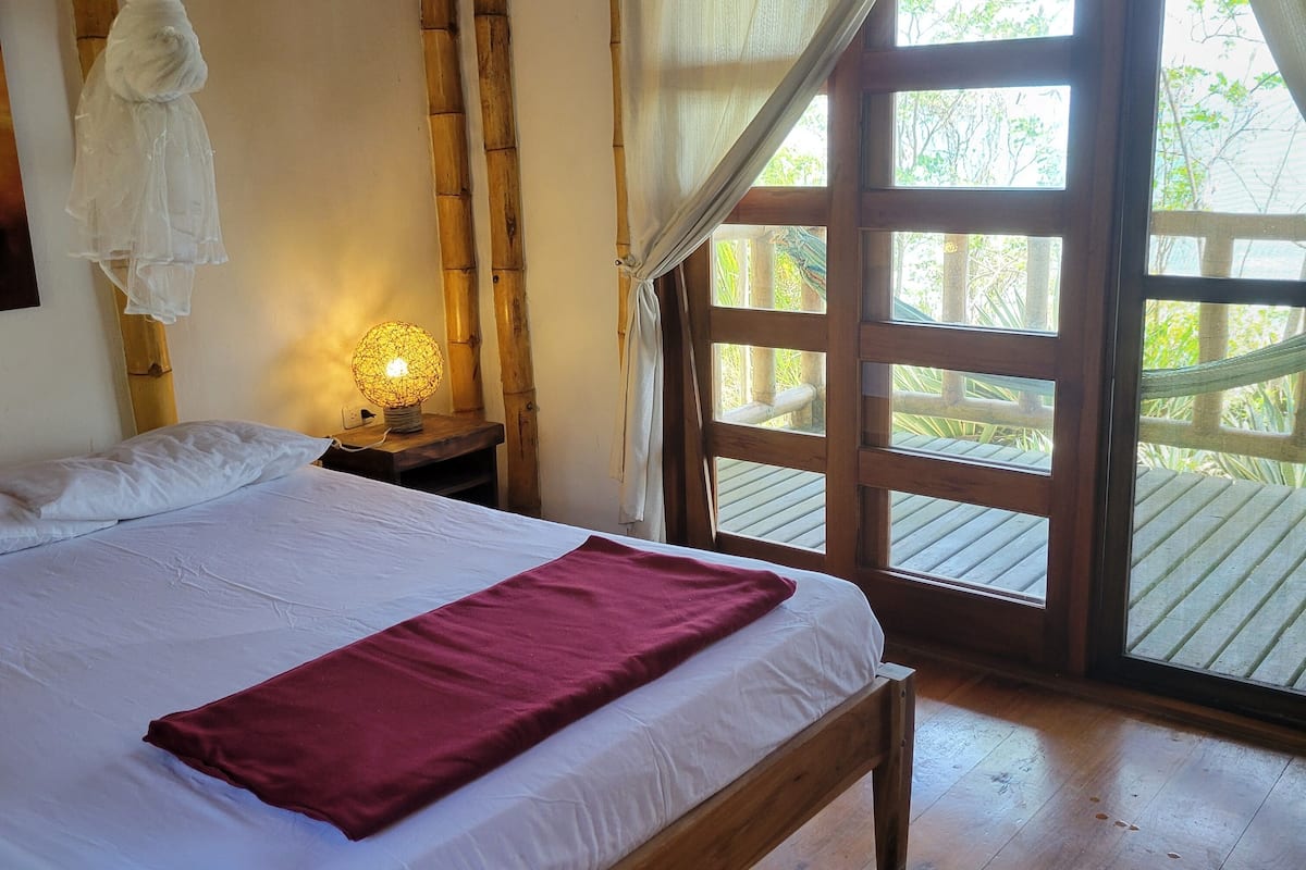 Kamar Basic, balkon, pemandangan pantai | Meja kerja dan Wi-Fi gratis