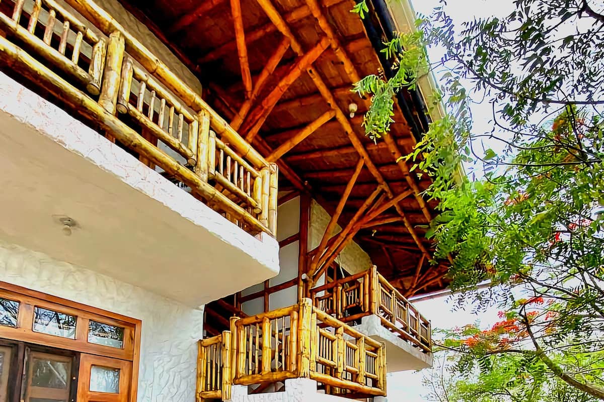 Habitación básica doble, balcón, vista a la playa | Escritorio y wifi gratis