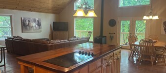 Charming 3-bedroom house on serene Monkey Island with AC, WiFi, sleeps 16