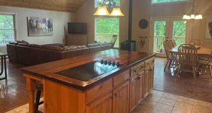 Charming 3-bedroom house on serene Monkey Island with AC, WiFi, sleeps 16