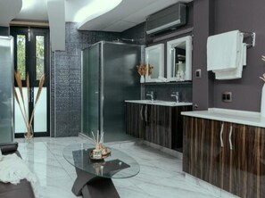 Desk, laptop workspace, soundproofing, iron/ironing board - William Nicol Apartments by Monte La Vue (Sandton)