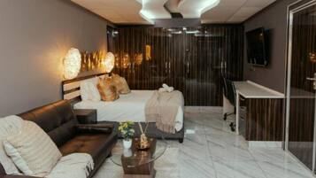 1 kamar tidur, meja kerja, ruang kerja ramah laptop, dan kedap suara