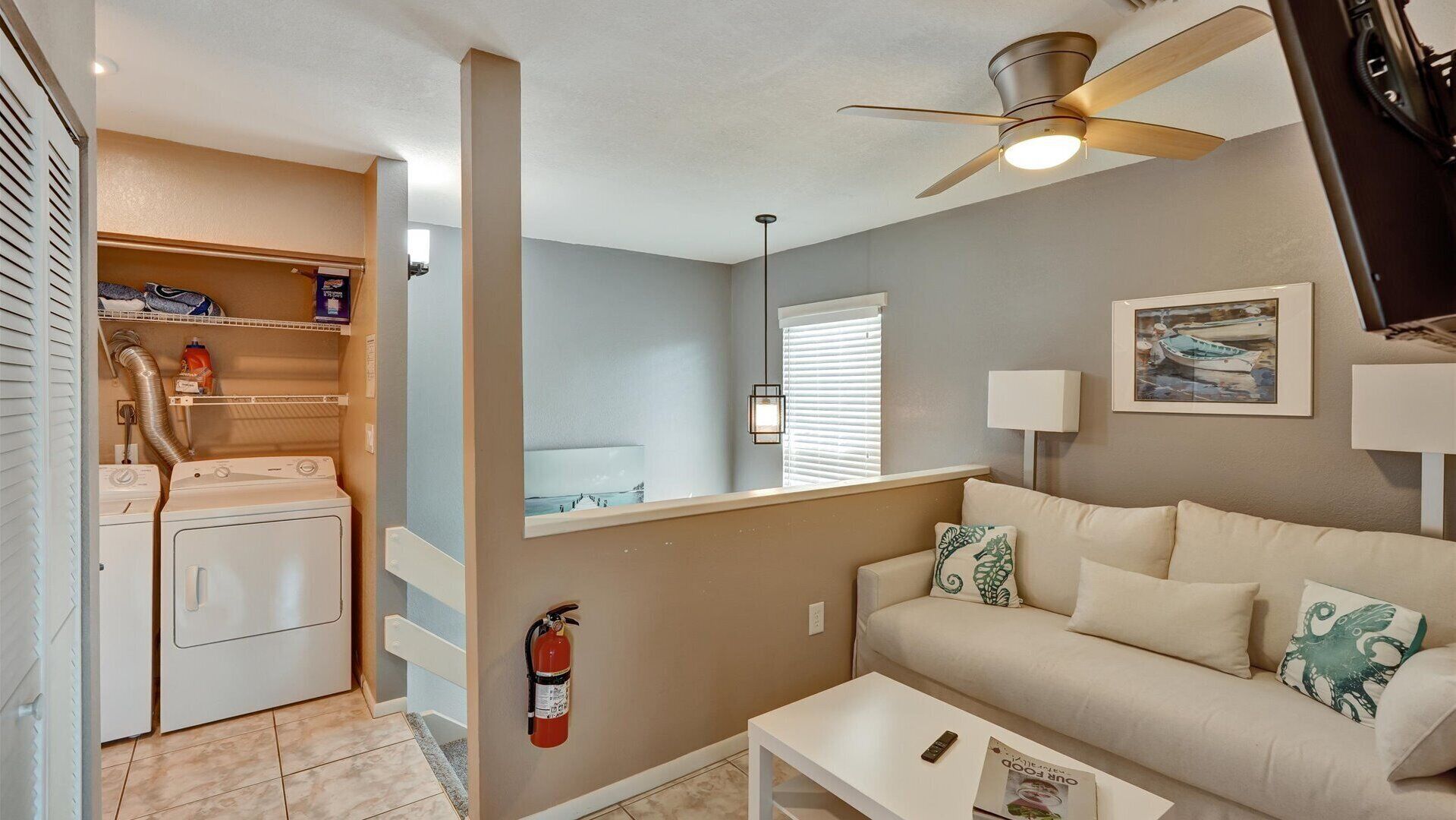 Gulfside Villas Unit 11... Steps To The Beach, Heated Pool Beautiful Townhome - Indian Rocks Beach, FL