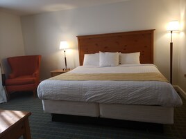 Escritorio, espacio para trabajar con laptop y wifi gratis 