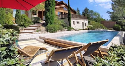 Les Cigales : Magnifique Maison en Bois Avec Piscine ! Idéal Pour les Familles