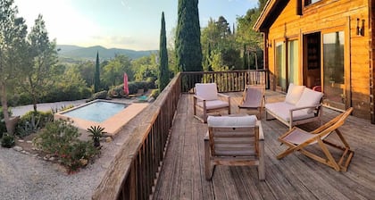 Les Cigales : magnifique maison en bois avec piscine ! Idéal pour les familles