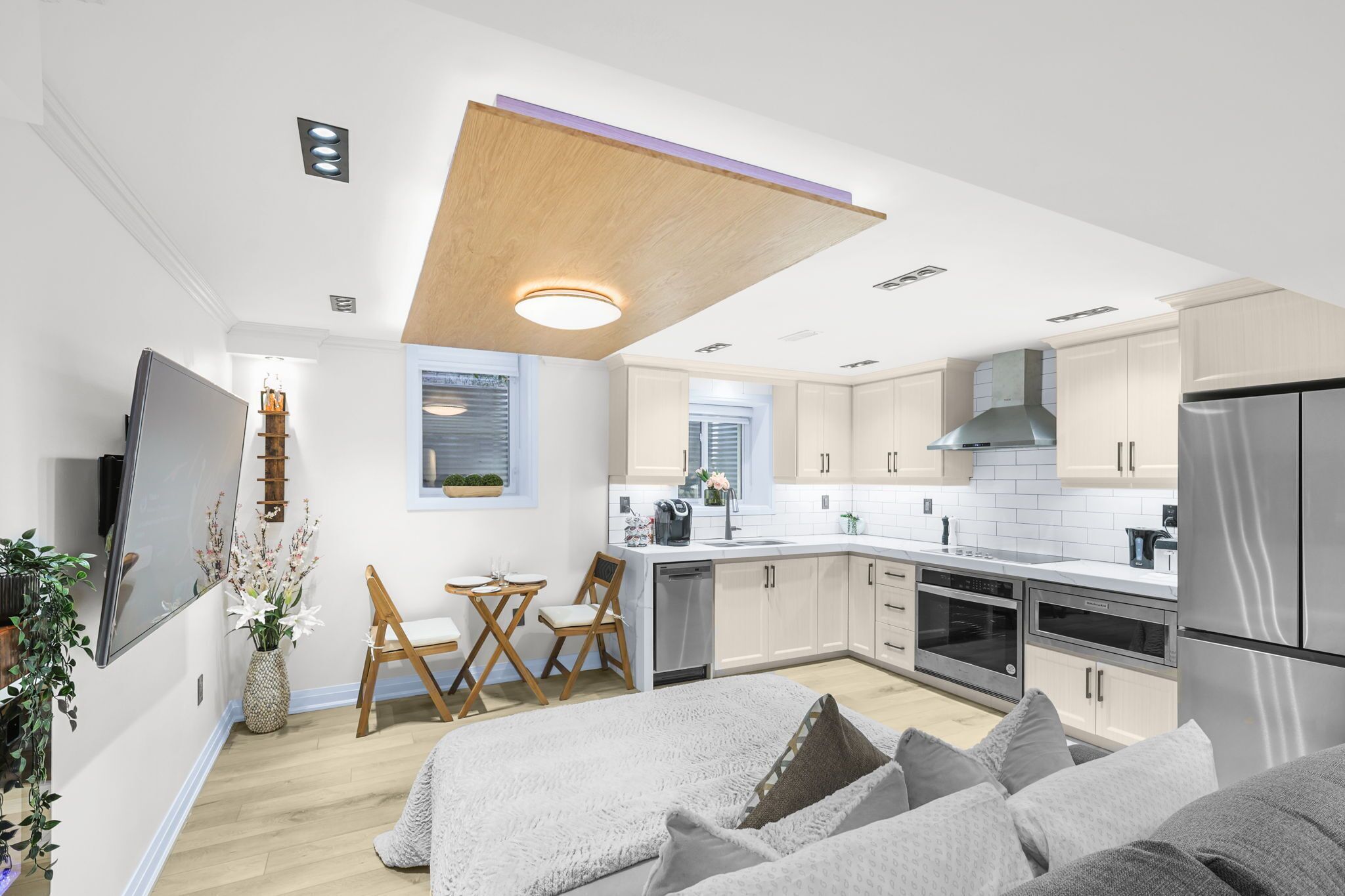 2 habitaciones, escritorio, tabla de planchar con plancha y wifi gratis 