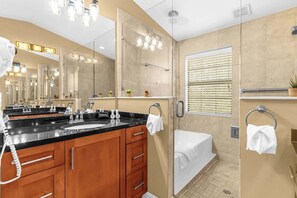 Shower, hair dryer - Enchanted Garden Townhouses 1 Mile to Disney World (Orlando)