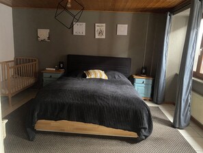 1 bedroom, WiFi, bed sheets - Gite de la Robella, L'endroit Idéal Pour vos Vacances en Famille (Val-de-Travers)