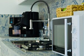 Microwave, oven, coffee/tea maker, toaster - Vucciria - Deluxe Room (Butera Apartments Luxury) (Palermo)
