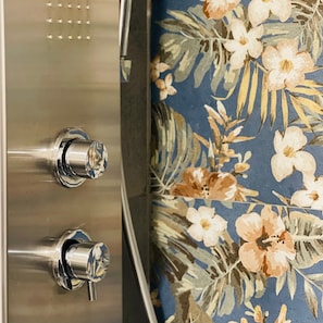 A metallic faucet with a floral pattern on the wall beside it. - Vucciria - Deluxe Room (Butera Apartments Luxury) (Palermo)