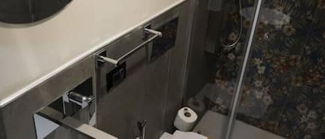 Shower, hair dryer, towels, shampoo
