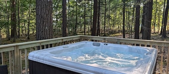 Renovated Cabin WITH HOT TUB_Tucked in Pines_Cabin 9