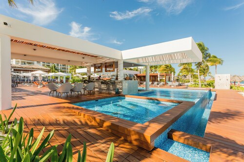 Cozy 1-Bedroom Condo with AC and Direct Beach Club Access