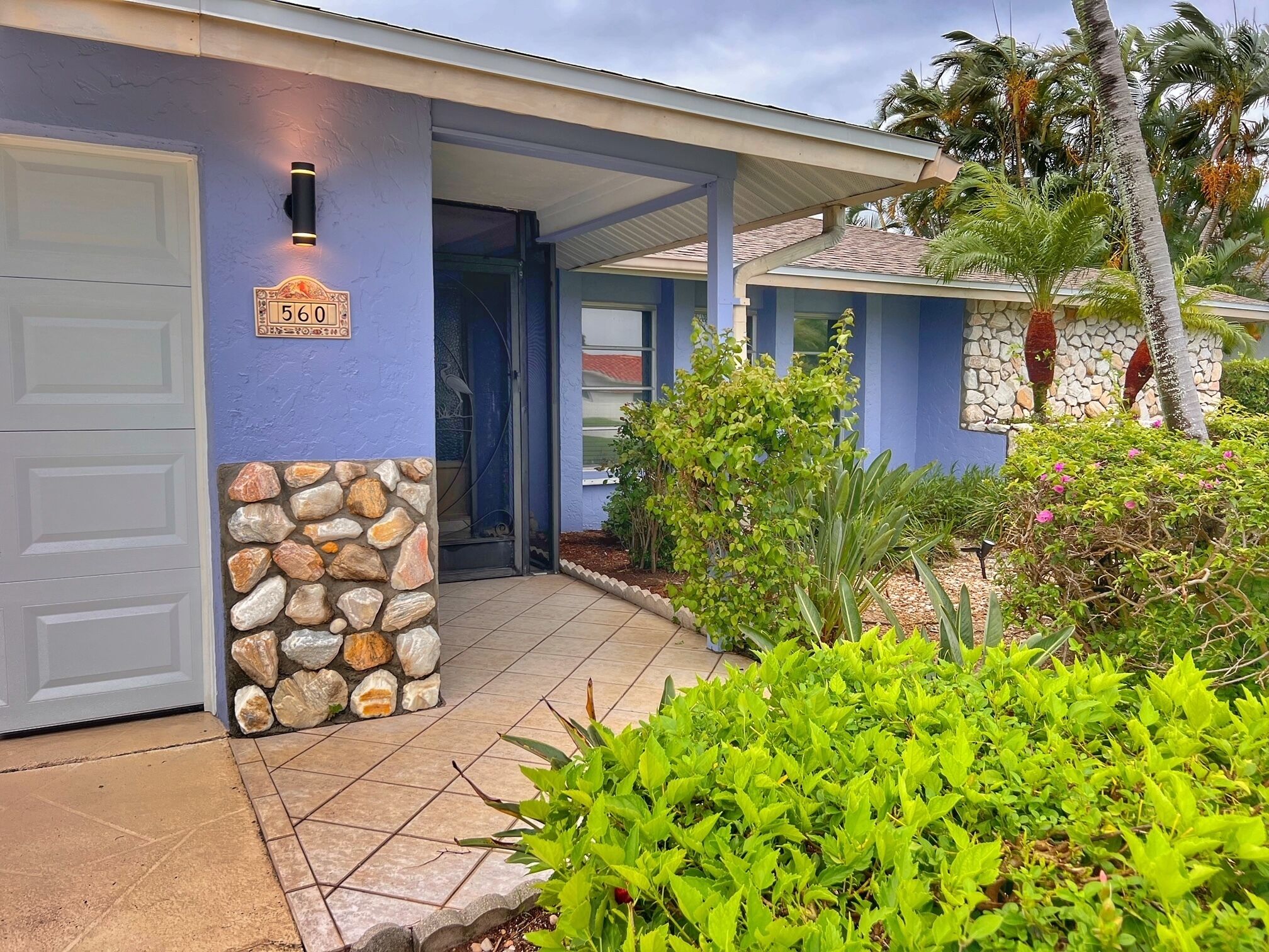 Charming 4-bedroom house near Tiger Tail beach & the Esplanade