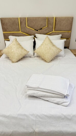 1 chambre, coffres-forts dans les chambres, fer et planche à repasser