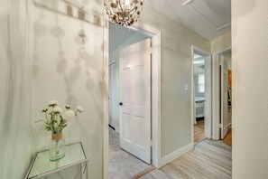 Interior - Orange Grove (Melbourne)