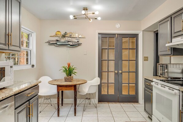 Private kitchen - Orange Grove (Melbourne)